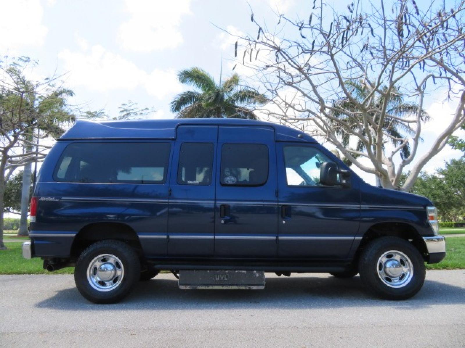 2011 Dark Blue /Gray Ford E-Series Wagon E-350 XLT Super Duty (1FBNE3BS4BD) with an 6.8L V10 SOHC 20V engine, located at 4301 Oak Circle #19, Boca Raton, FL, 33431, (954) 561-2499, 26.388861, -80.084038 - Photo #6